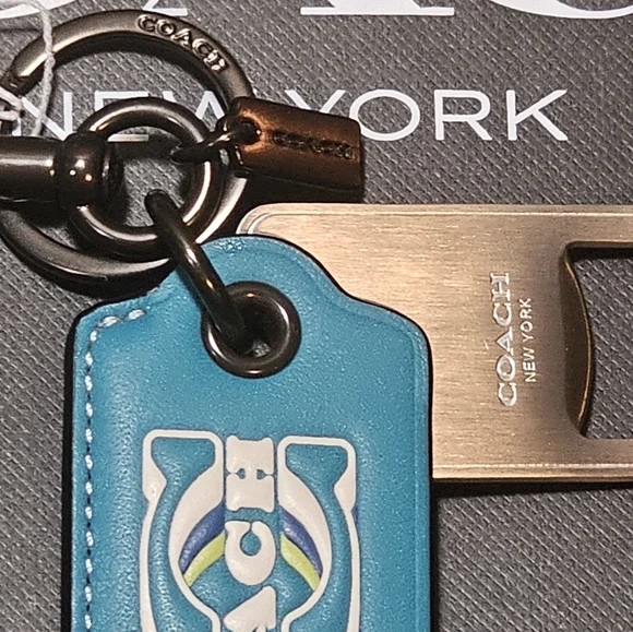 (UNISEX)COACH BOTTLE OPENER KEY FOB / KEYCHAIN W/COACH PRINT (NWT) - Picture 4 of 10